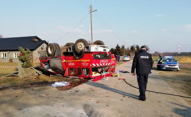 Wypadek strażackiego wozu. Pojazdem OSP kierował strażak bez uprawnień! Co na to policja? 