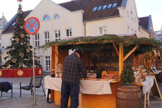 Ruszył Warmiński Jarmark Świąteczny w Olsztynie. Dziesiątki wystawców i tłumy na starówce