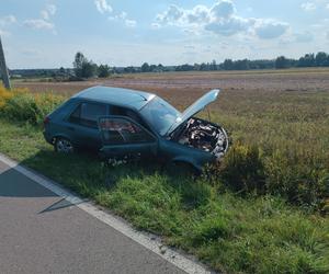 Szedł z córeczką poboczem, wjechało w nich auto