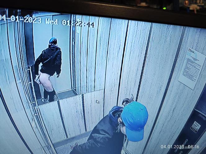 Kobieta weszła do windy i zostawiła po sobie śmierdzącą niespodziankę...