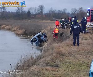 Wjechał do rzeki i zniknął