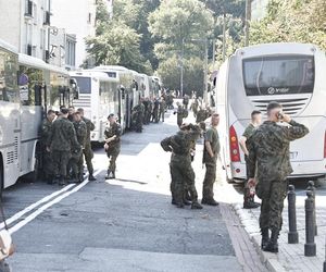 Tłumy na defiladzie wojskowej w Warszawie