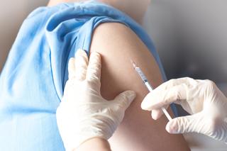 Szczepionka Pfizer przeciwko COVID-19 chroni nawet 12-letnie dzieci