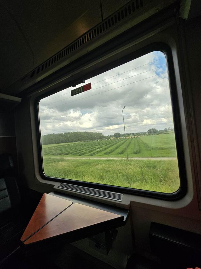 Miał być pociąg panoramiczny, przyjechał zwykły [GALERIA]