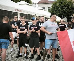 Manifestacja pod hasłem Sto nielegalnej imigracji w Lesznie