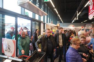 Tłumy na otwarciu sklepu Woolworth w Katowicach. Są promocje