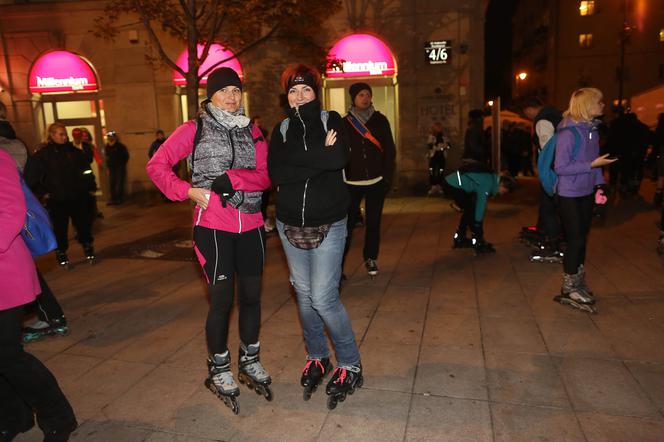 Nightskating. Warszawiacy przejechali stolicę na rolkach [Zdjęcia]