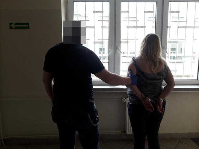 Warszawa: Para NAPADŁA na sklep spożywczy na Woli! Sceny jak z filmu akcji