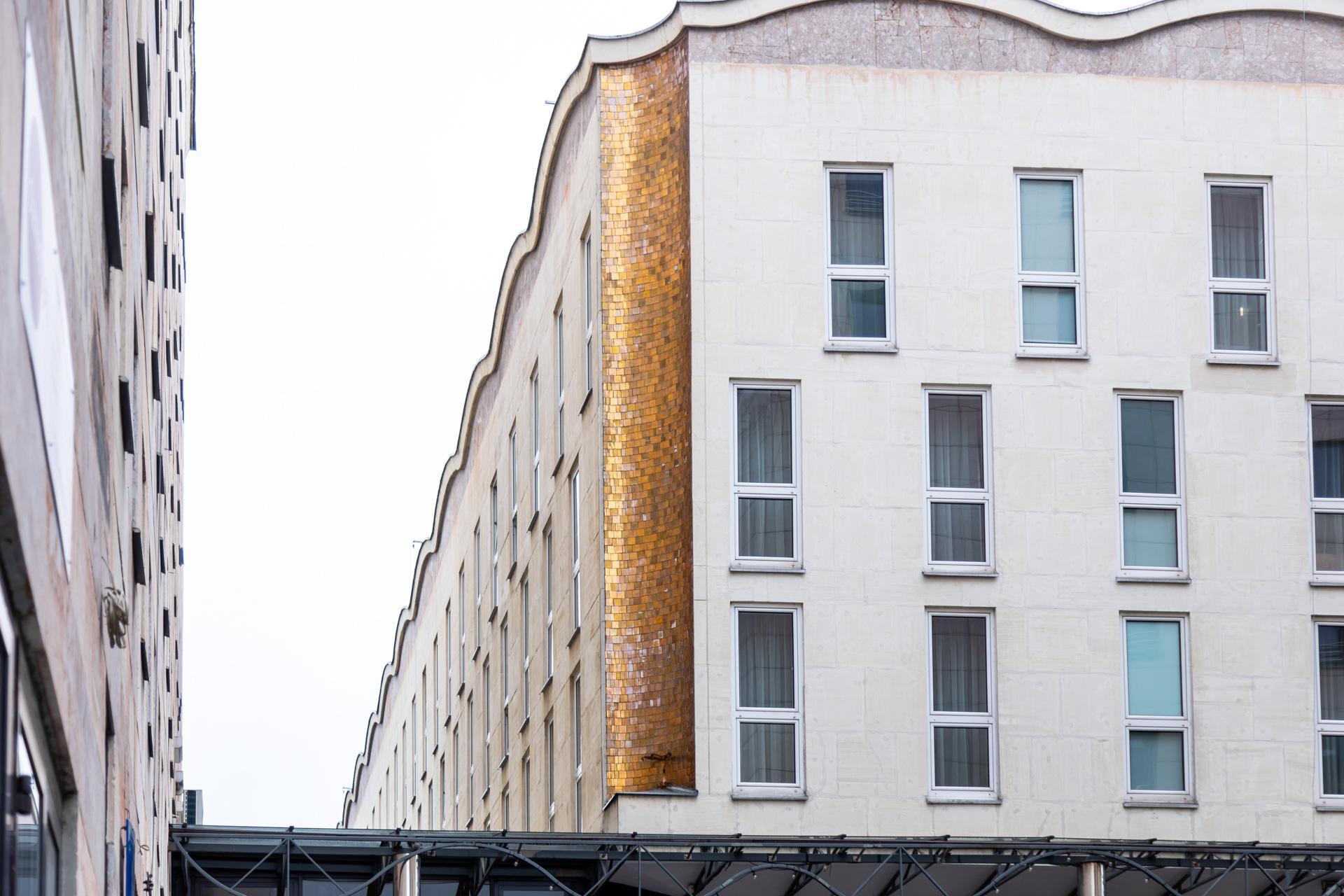 Mozaiki Rechowiczów w warszawskim Domu Chłopa - zobacz zdjęcia. Dziś mieści się tu Hotel Gromada