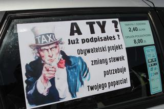 Taksówkarze przyszli pod ratusz. „Chcemy lepszych płac i godnego życia!”