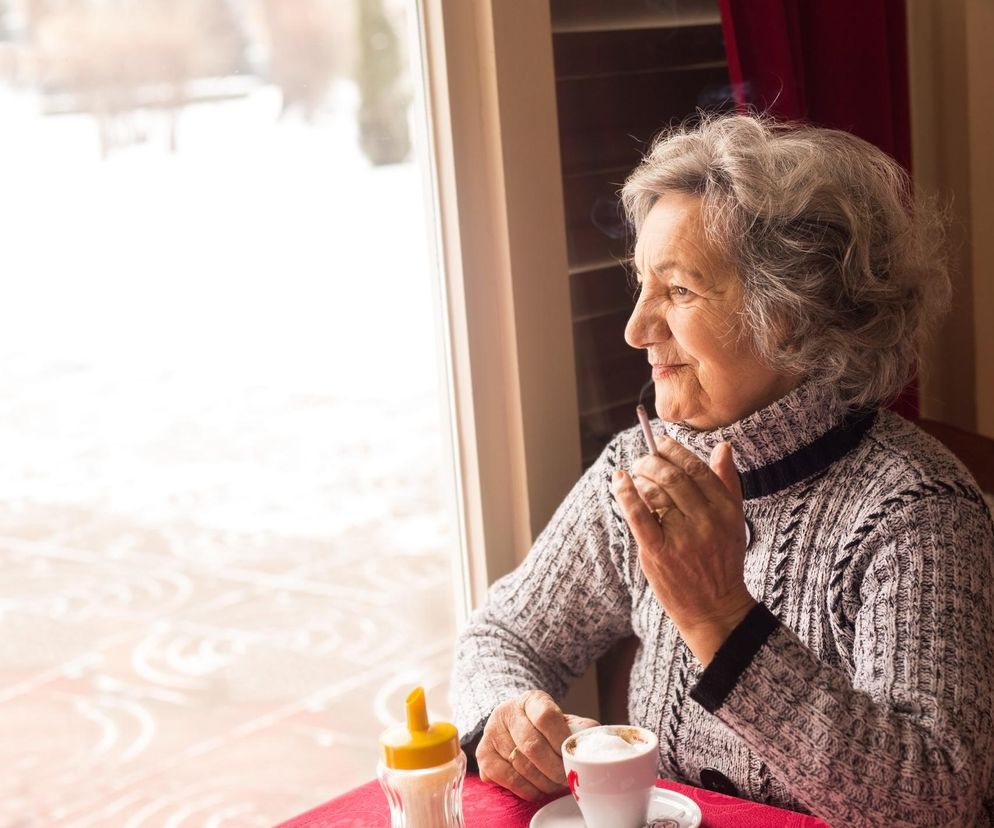 Czy osoby 60+ stracą dostęp do alkoholu i papierosów? Ministerstwo odpowiada na kontrowersyjną petycję