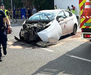 Wypadek na Mokotowie. Auto dachowało i wpadło w grupę ludzi! Są ciężko ranni