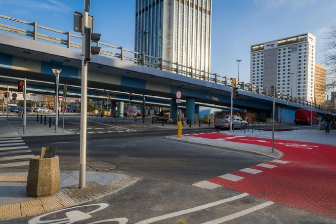 Nowe przejścia i przejazdy przy rondzie Czterdziestolatka w Warszawie