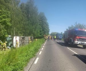   Wypadek autobusu szkolnego na Mazurach. Rannych kilka osób, droga zablokowana!