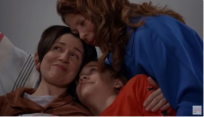 Pierwsza miłość odc. 4019. Kinga (Aleksandra Zienkiewicz), Teresa Żukowska (Ewa Skibińska), Maciek (Yan Polovnikov)