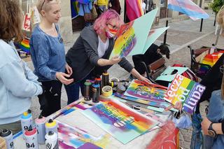  Happening uliczny „Queer is here!”. Tarnów chce być  miastem tolerancyjnym