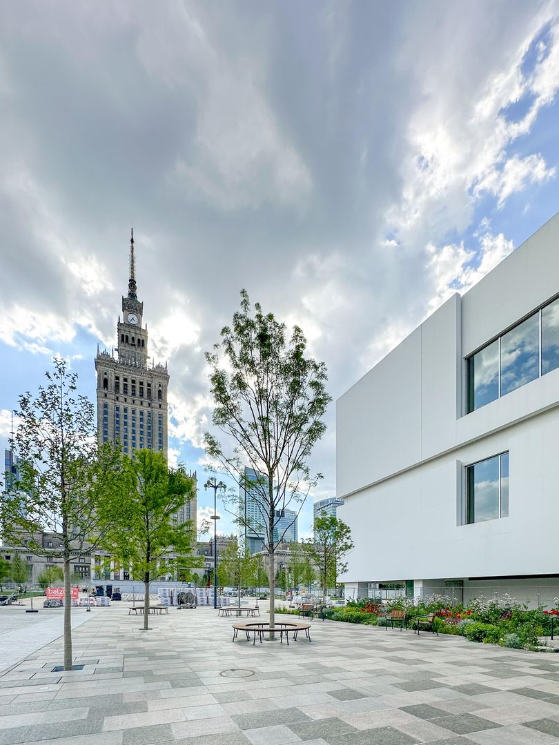 Czy przestrzenie na parterze MSN spełniają funkcje publiczne?