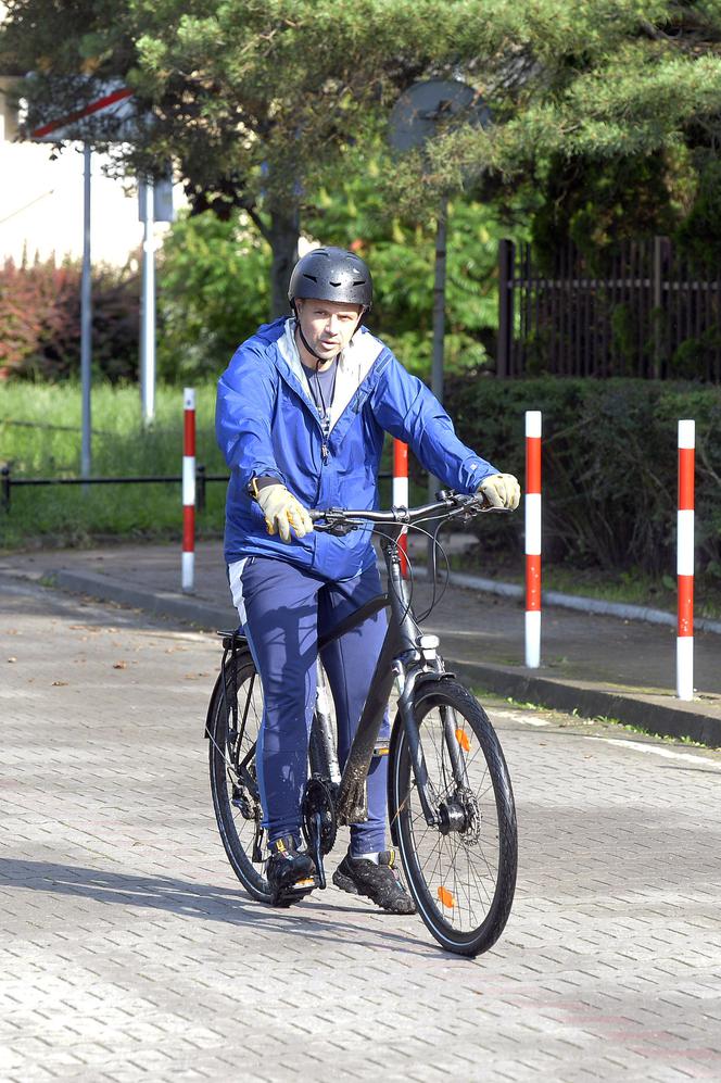 Ostatnie chwile przed wyborami: Trzaskowski na rowerze