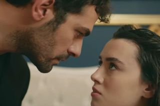 Wichrowe wzgórze: Nieoczekiwany zwrot! Halil publicznie potwierdza małżeństwo z Zeynep, a ta odzyskuje cień nadziei