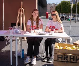 Wielki budzik stanął w centrum miasta. „Nie śpij, bo Cię przegłosują!”