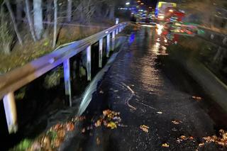 Łobez. Sytuacja jest kryzysowa, woda zagraża mieszkańcom. Zawalił się most, zamknięto drogi 