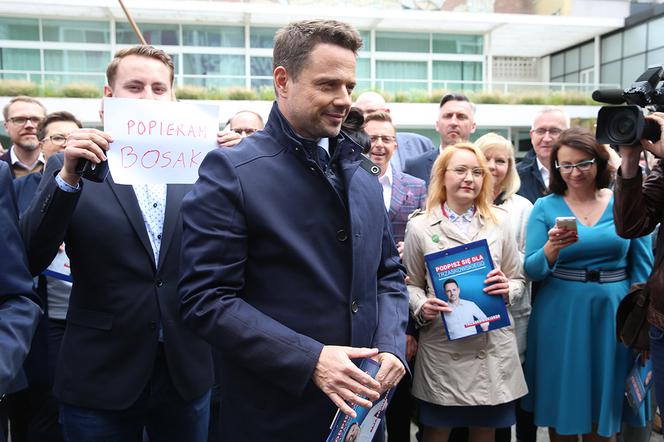 Trzaskowski rozpoczął zbiórkę podpisów w centrum Warszawy