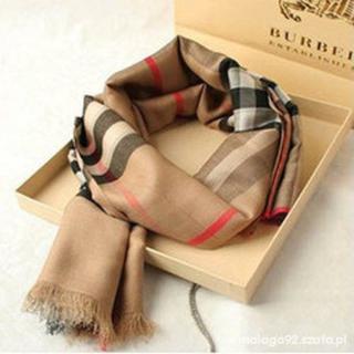 Małgorzata Tusk kupiła szalik za 1500zł