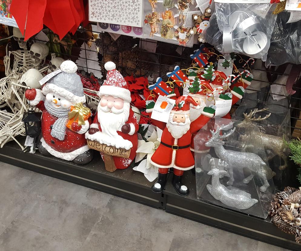  ​W sklepie w Lesznie można już kupić… świąteczne bombki i choinki!