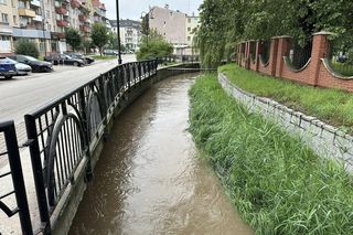 Ulewne deszcze w regionie. Stan rzek w Elblągu znów się podnosi. Służby postawione na nogi