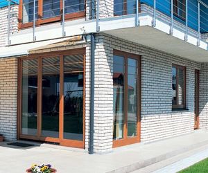 Montaż słupków balustrady do balkonu lub tarasu