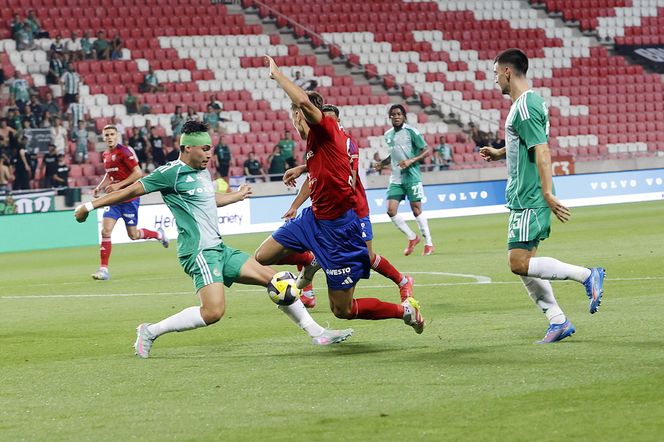 Skandaliczny transparent na meczu Raków - Maccabi