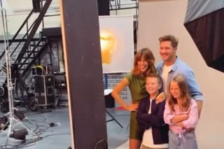 M jak miłość nowy sezon sesja zdjęciowa. Kama (Michalina Sosna), Marcin (Mikołaj Roznerski), Maja (Laura Jankowska), Szymek (Staś Szczypiński)