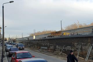 W centrum miasta rośnie mur. Oddziela Grzegórzki od Kazimierza