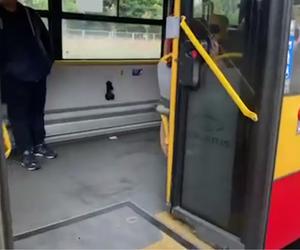  Awantura o przewóz roweru w autobusie w Warszawie. Kierowca nie wpuścił rowerzystki w ulewę. „Jest pani młoda, ma pani siłę, żeby jechać na rowerze”