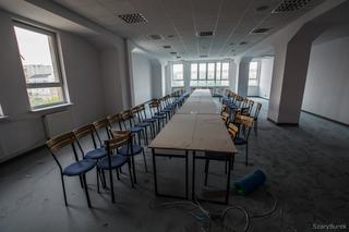 Zlikwidowana szkoła nadal straszy [GALERIA]