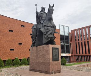 Rzeźby i pomniki, które tworzą Bydgoszcz. Poznaj symbole miasta