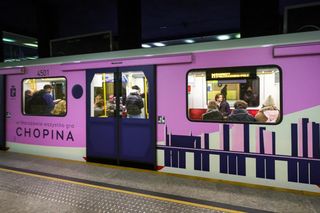 Jedyny taki koncertowy tramwaj w Polsce. W środku pianino i muzycy