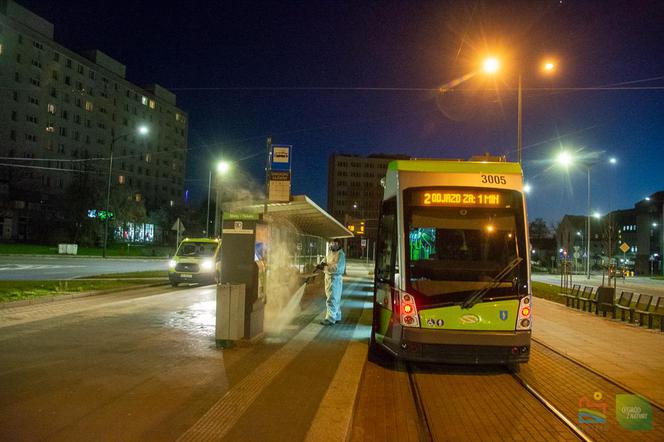 Dezynfekcja przystanków autobusowych w Olsztynie