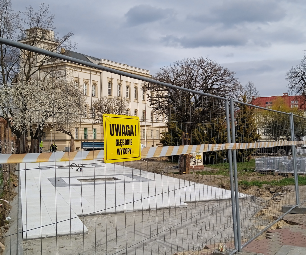 Modernizacja placu Słowiańskiego w Zielonej Górze. Jak przebiegają prace?