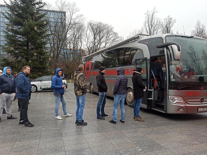 Oddaj krew, w zamian otrzymasz choinkę na święta [GALERIA]