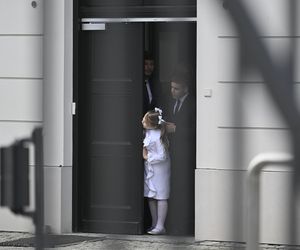  Kasia Nawrocka na biało czekała na rodziców 