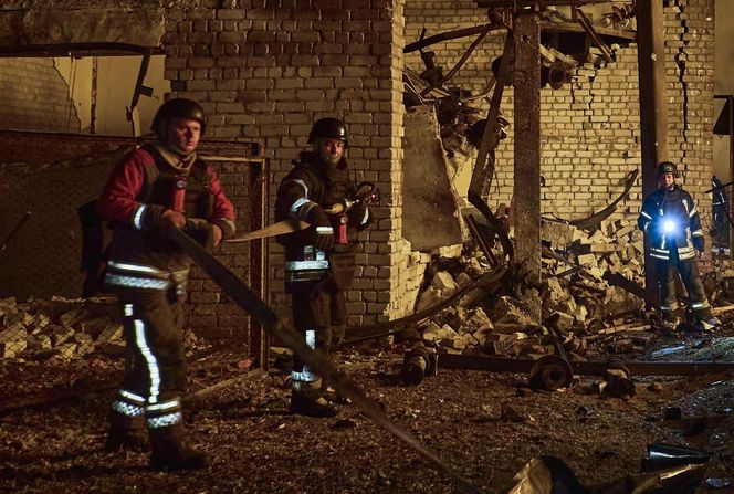 Kijów odcięty od prądu, wybuchy i pożary. Wielki atak Putina