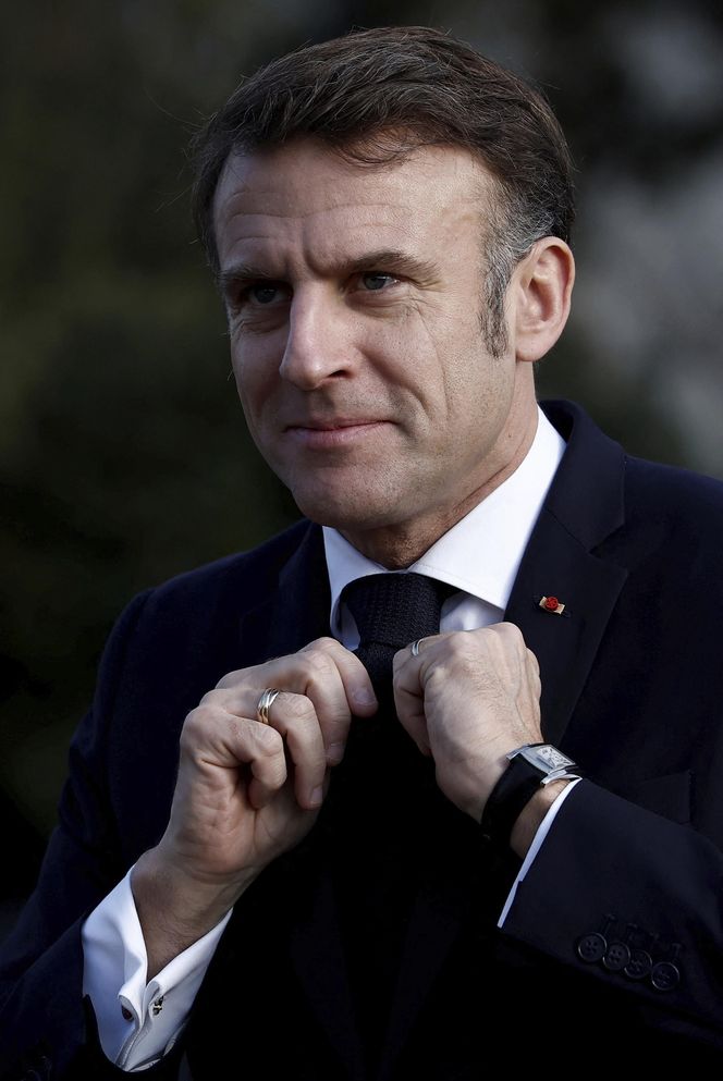 Prawda o Macronie ujawniona! Nie zgadniesz, co kupuje hurtowo perfumy i zlewa się nimi w hurtowych ilościach