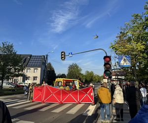 Tragiczny wypadek w Łodzi. Reanimacja motocyklisty. Na miejscu policja i helikopter