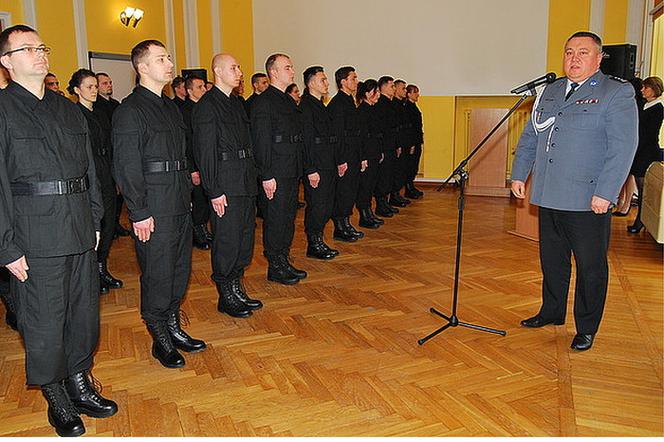 45 nowych policjantów złożyło uroczyste ślubowanie w Komendzie Wojewódzkiej Policji w Rzeszowie [GALERIA]