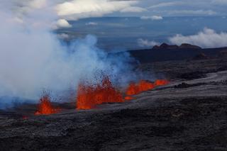 Wulkan Mauna Loa na Hawajach wybuchł po 40-stu latach. Jest największy na świecie! [ZDJĘCIA]