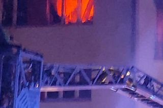 Tragiczny pożar w środku nocy na Grochowie. Strażacy nie zdążyli