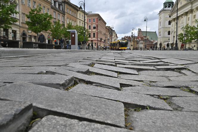 Nawierzchnia na Krakowskim Przedmieściu przed remontem