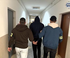 Taksówkarz myślał, że wiezie zakupy. W torbie znalazł fortunę. Dzień zakończył policyjną akcją