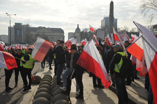 Protest Rolników w Warszawie, gorąco pod PKiN